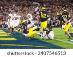 Small photo of Michigan running back Blake Corum #2 scores a touchdown during the 2024 Rose Bowl game Monday, Jan. 1, 2024, in Pasadena, Calif.