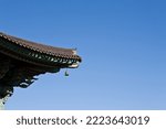 The scenery (bell) seems to be ringing from the end of the eaves in an old traditional Korean temple built a long time ago.