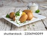 boiled potatoes with sour cream