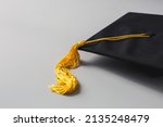 Photo graduation cap with gold...
