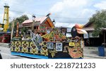 Small photo of Cultural parade on Bulungan Regency's 62nd birthday in Tanjung Selor on October 15, 2022