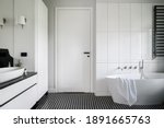 Luxury Black And White Bathroom ...