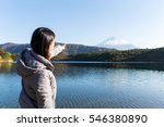 Woman finger pointing to Mount Fuji at Lake yamanaka