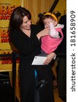 Small photo of Tina Fey, daughter Alice Fey at BEE MOVIE Premiere, AMC Loews Lincoln Square 13 Cinema, New York, NY, October 25, 2007